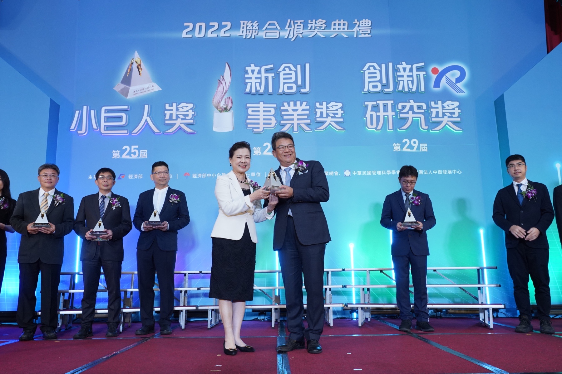 2022/11/16 Our Company, Chung Ming Textiles was awarded 25th Rising Star Award.